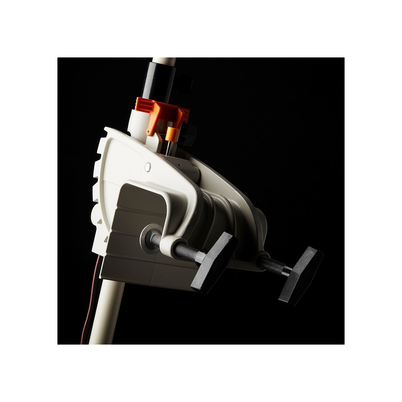 Zaburtowy silnik elektryczny Savage Gear Thruster SW 12V 55lbs